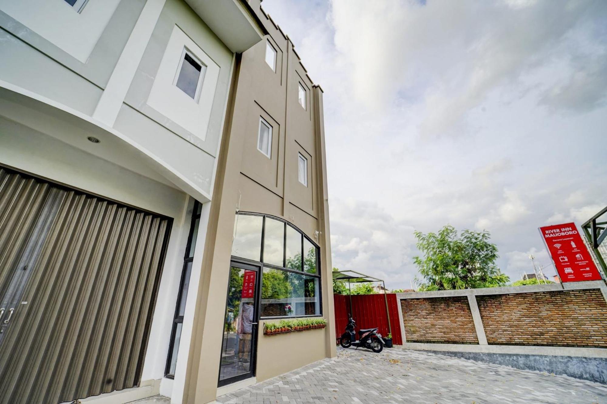 Super Oyo 90778 River Inn Malioboro Yogyakarta Exteriör bild