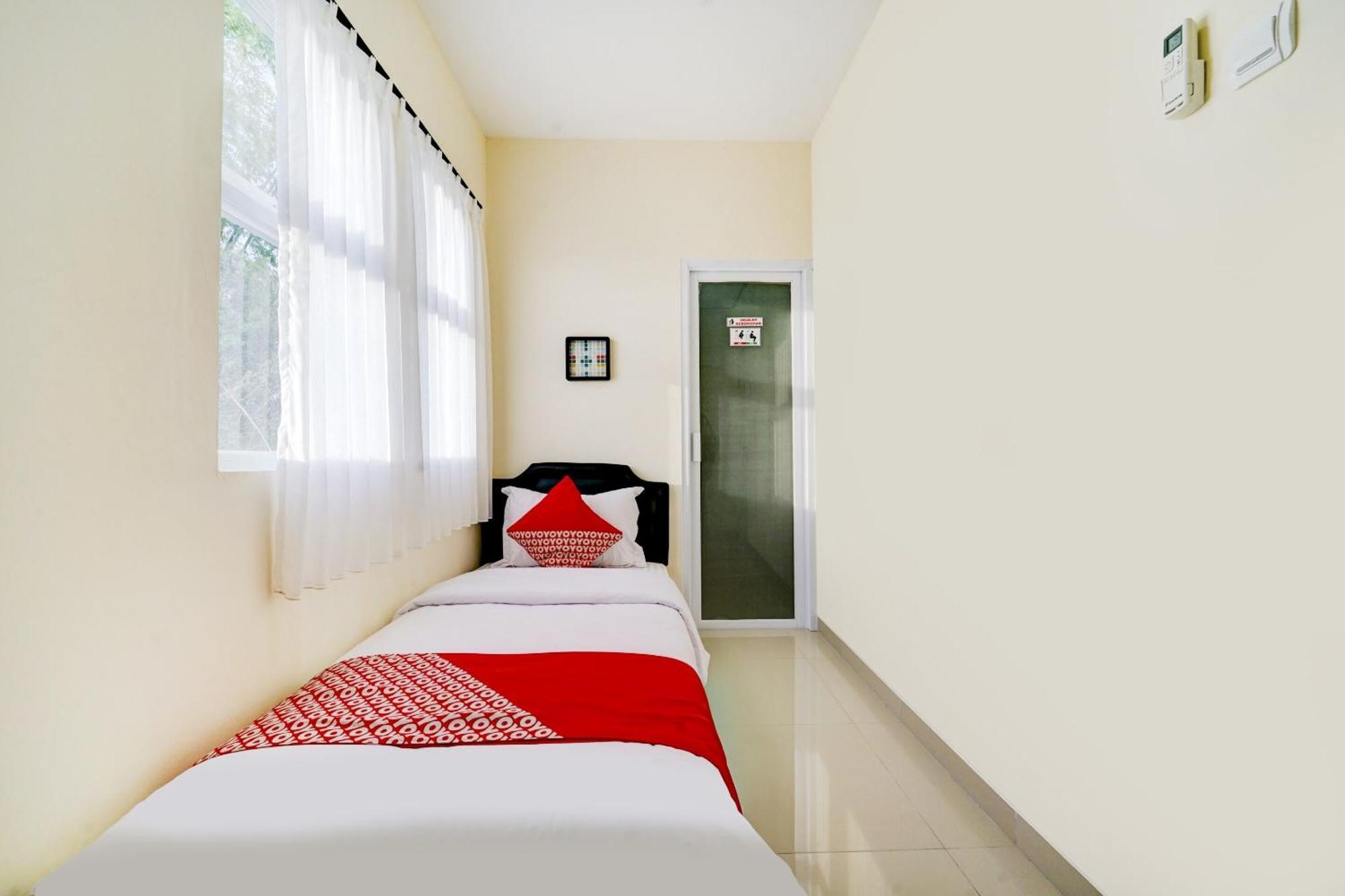 Super Oyo 90778 River Inn Malioboro Yogyakarta Exteriör bild
