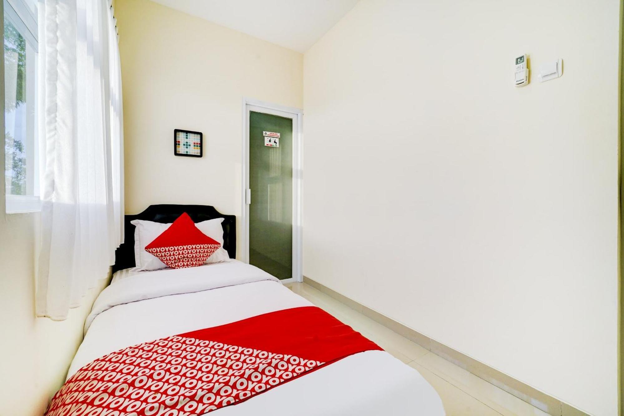 Super Oyo 90778 River Inn Malioboro Yogyakarta Exteriör bild