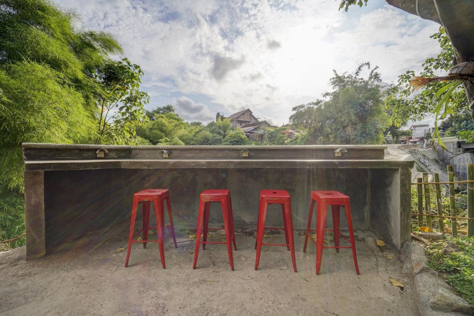 Super Oyo 90778 River Inn Malioboro Yogyakarta Exteriör bild
